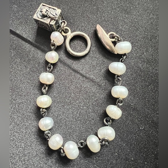 Jewelry - 925 vintage Pearl bracelet with messages.